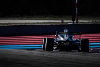 Comment évolue la formule 1 de sim racine ?